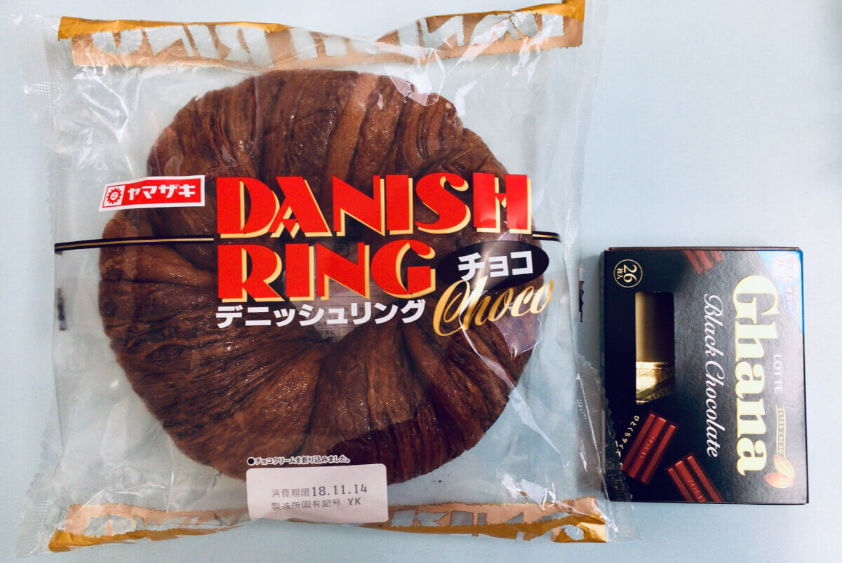 ヤマザキ デニッシュリングチョコ：ガーナのチョコ箱と比べてみた