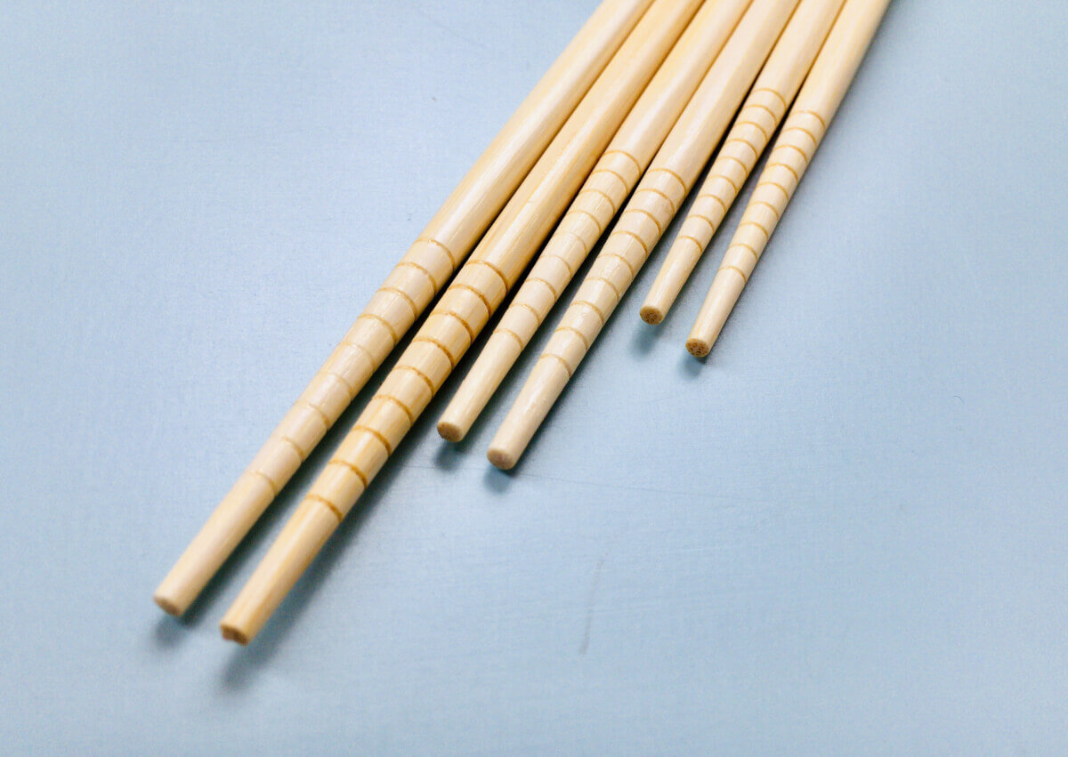 猫デザインの白竹菜箸