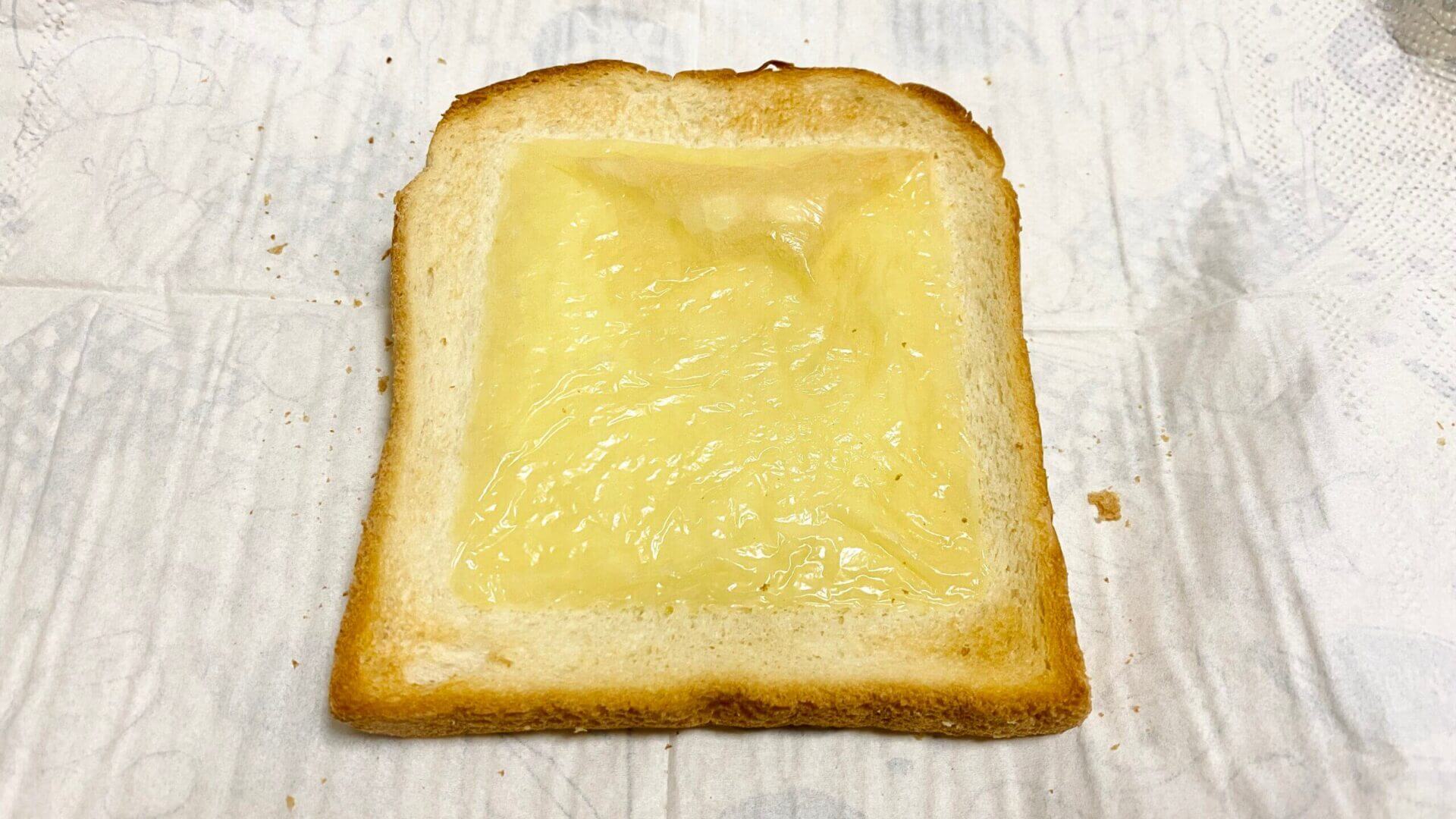 トーストしたチーズ食パン
