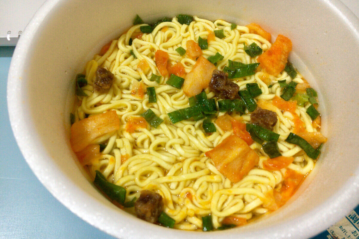 日清デカうま 豚キムチ